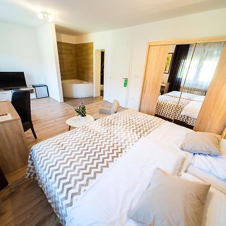 Villa Gradski Vrt Osijek Buitenkant foto