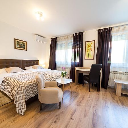 Villa Gradski Vrt Osijek Buitenkant foto