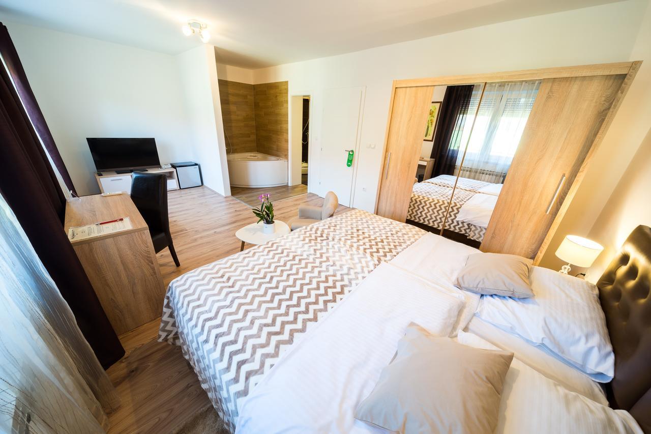 Villa Gradski Vrt Osijek Buitenkant foto