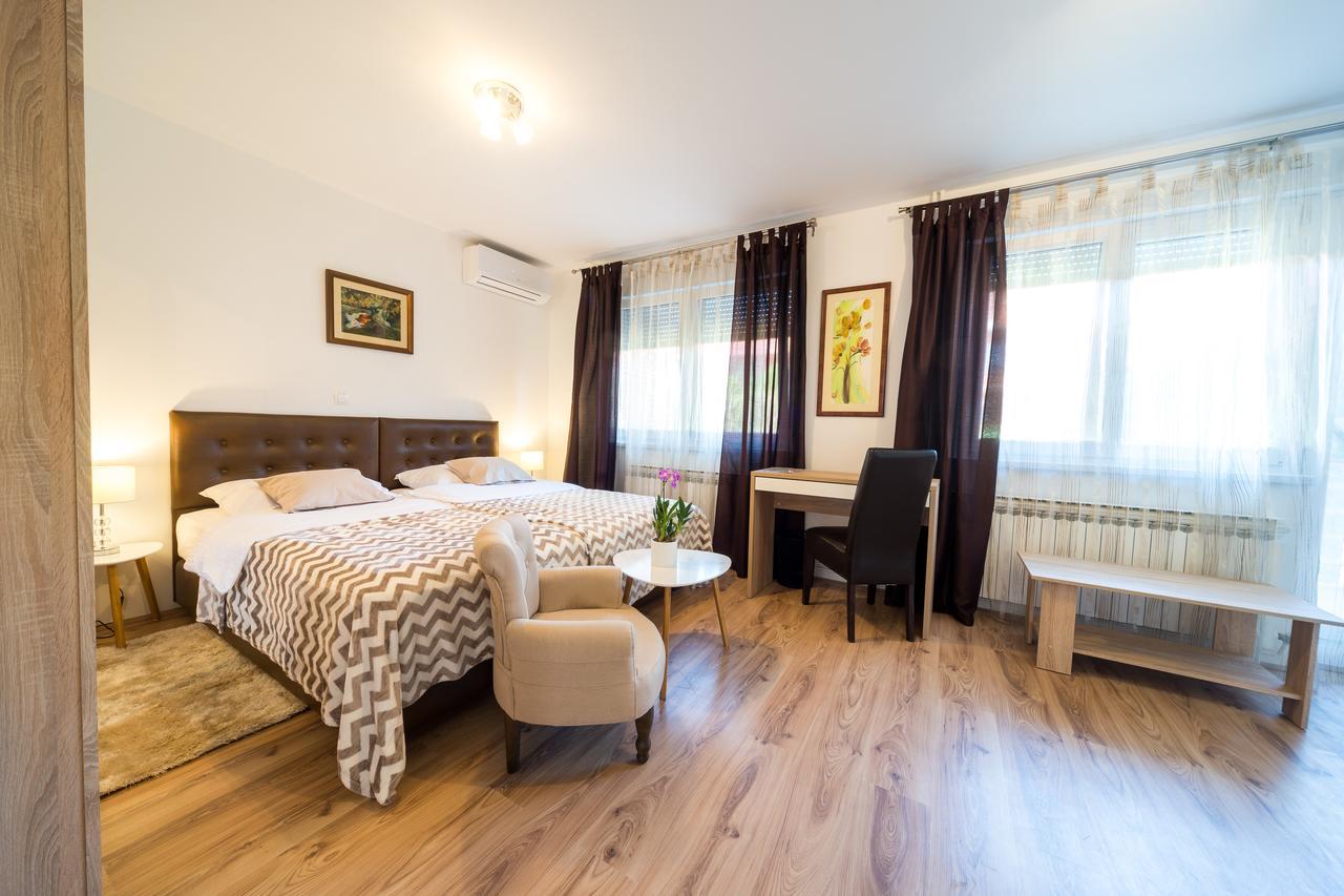 Villa Gradski Vrt Osijek Buitenkant foto
